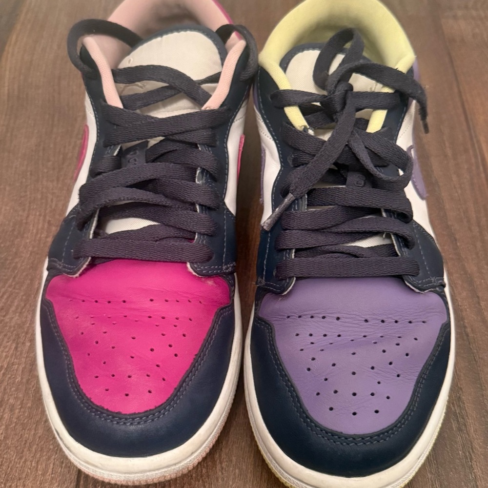 Woman’s Air Jordan 1 Low SE Mismatched-Purple Magenta Size 9.5 US